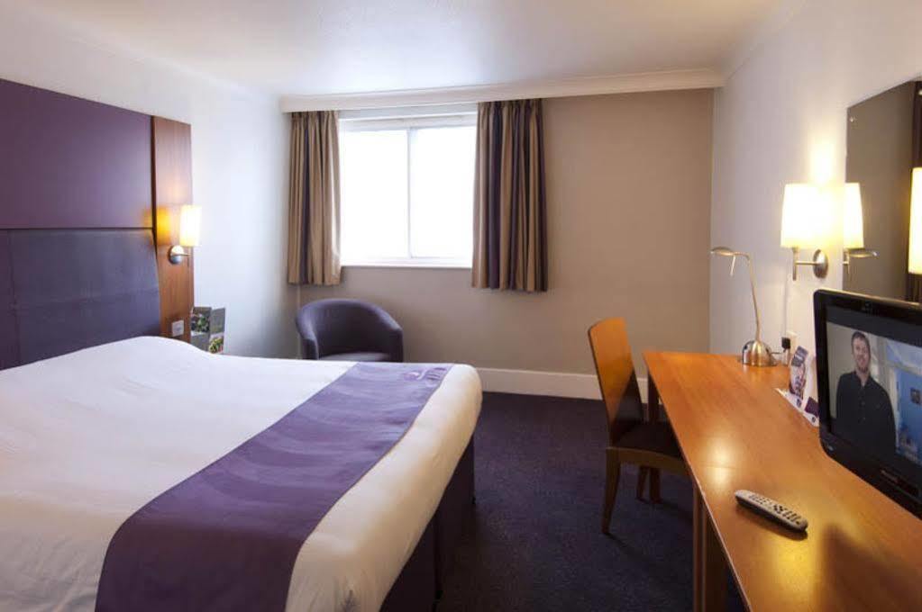 Premier Inn Chelmsford Buitenkant foto